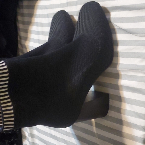 Black mesh fabric heeled booties purchased in Spain. 39 (size 9) - Picture 2 of 7